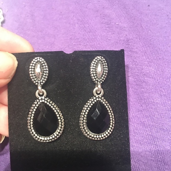 🆕Gorgeous black & silver earrings NWT - Picture 4 of 16